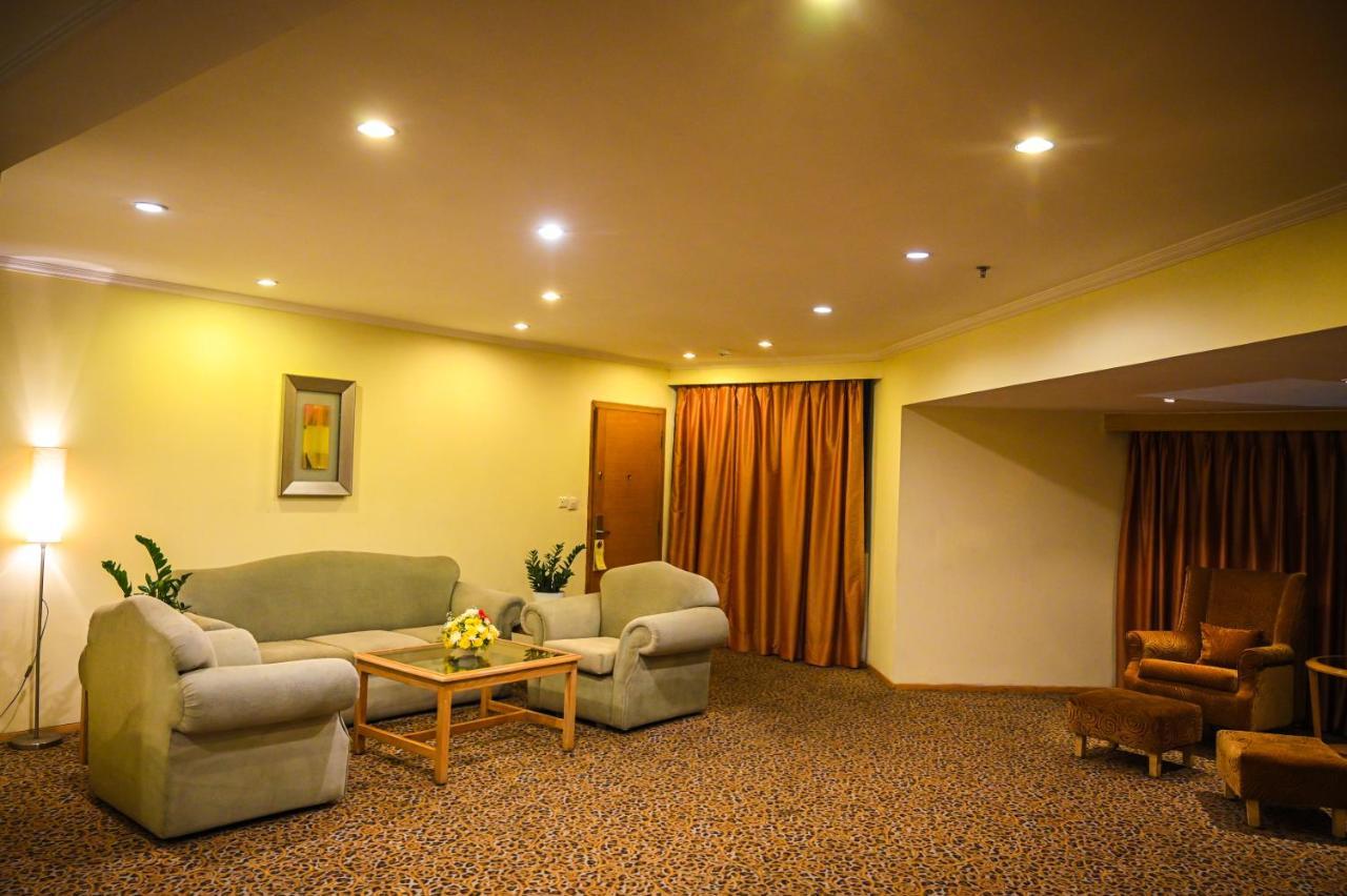 Katriya Hotel&Tower Hyderabad Exterior foto