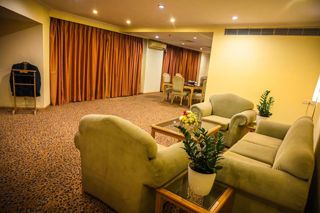 Katriya Hotel&Tower Hyderabad Exterior foto