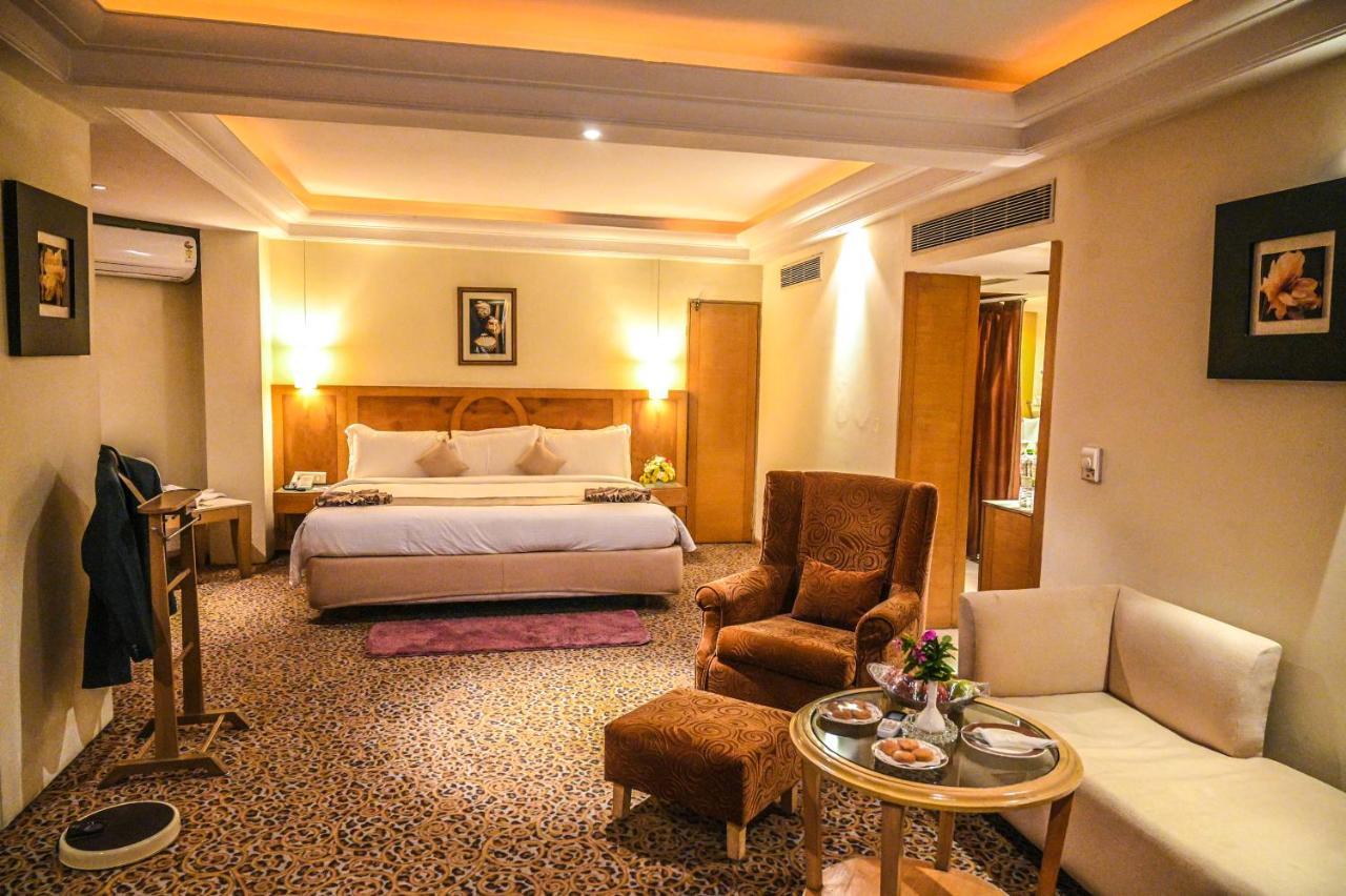 Katriya Hotel&Tower Hyderabad Exterior foto