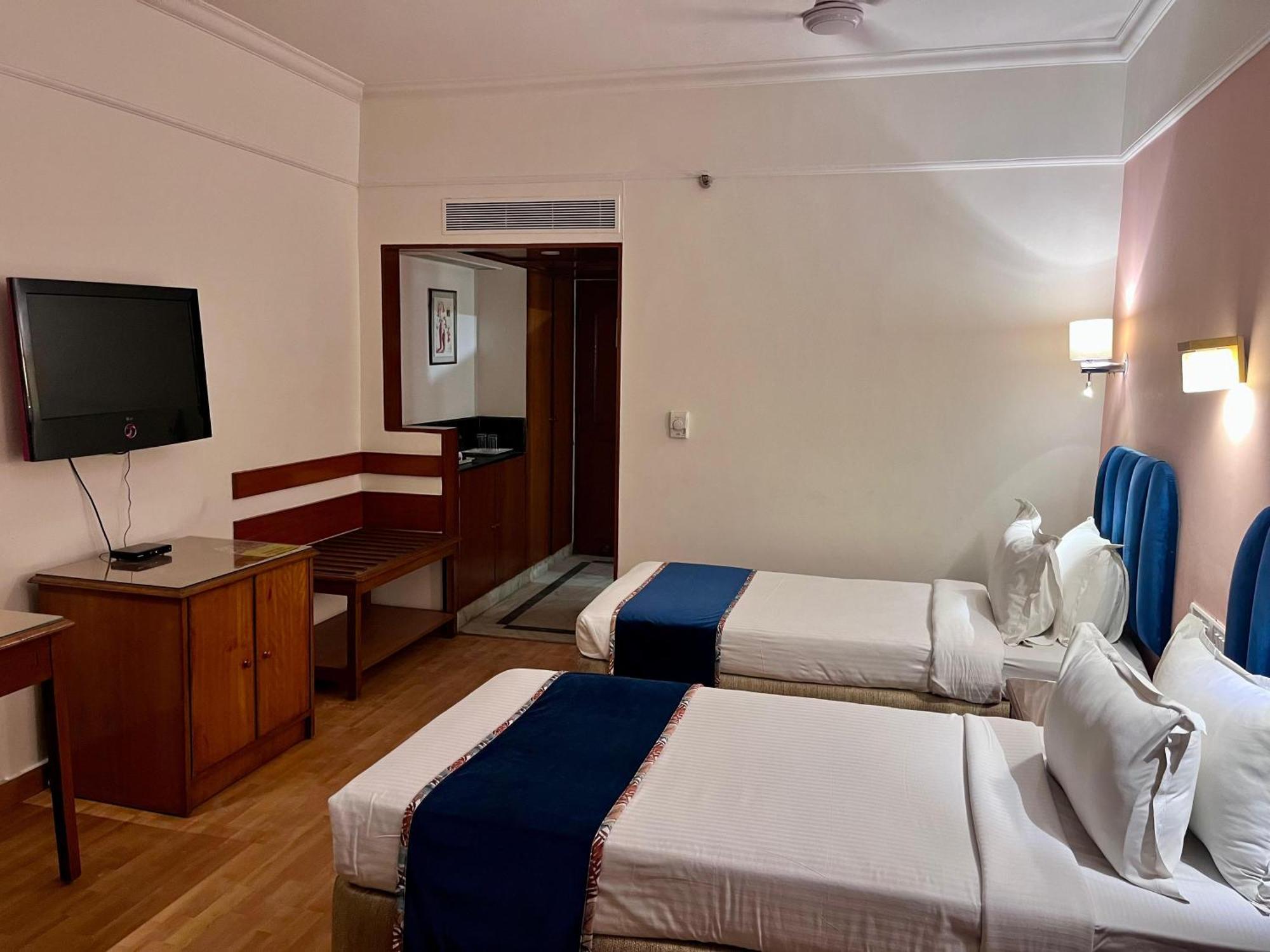 Katriya Hotel&Tower Hyderabad Exterior foto