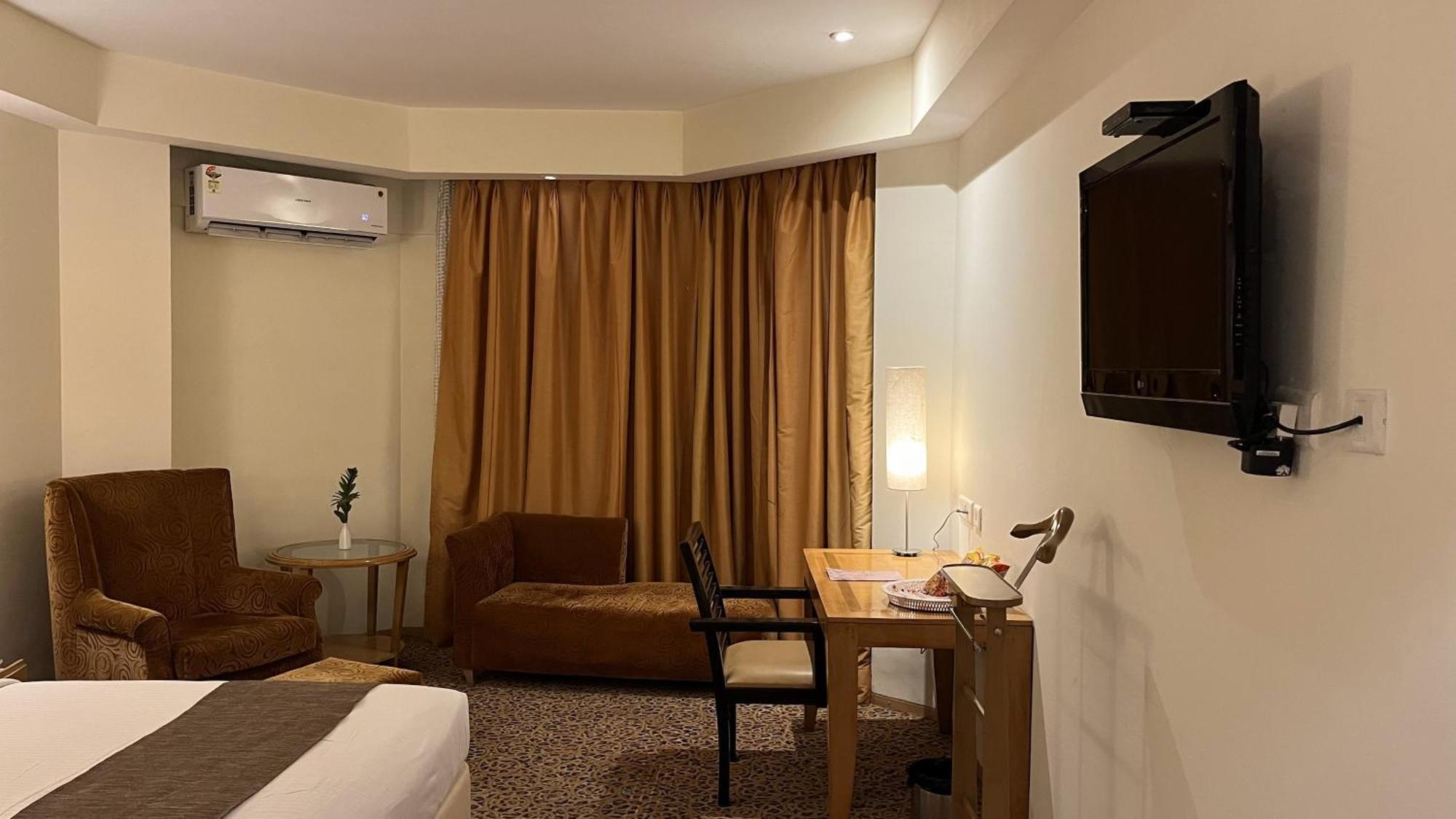 Katriya Hotel&Tower Hyderabad Exterior foto