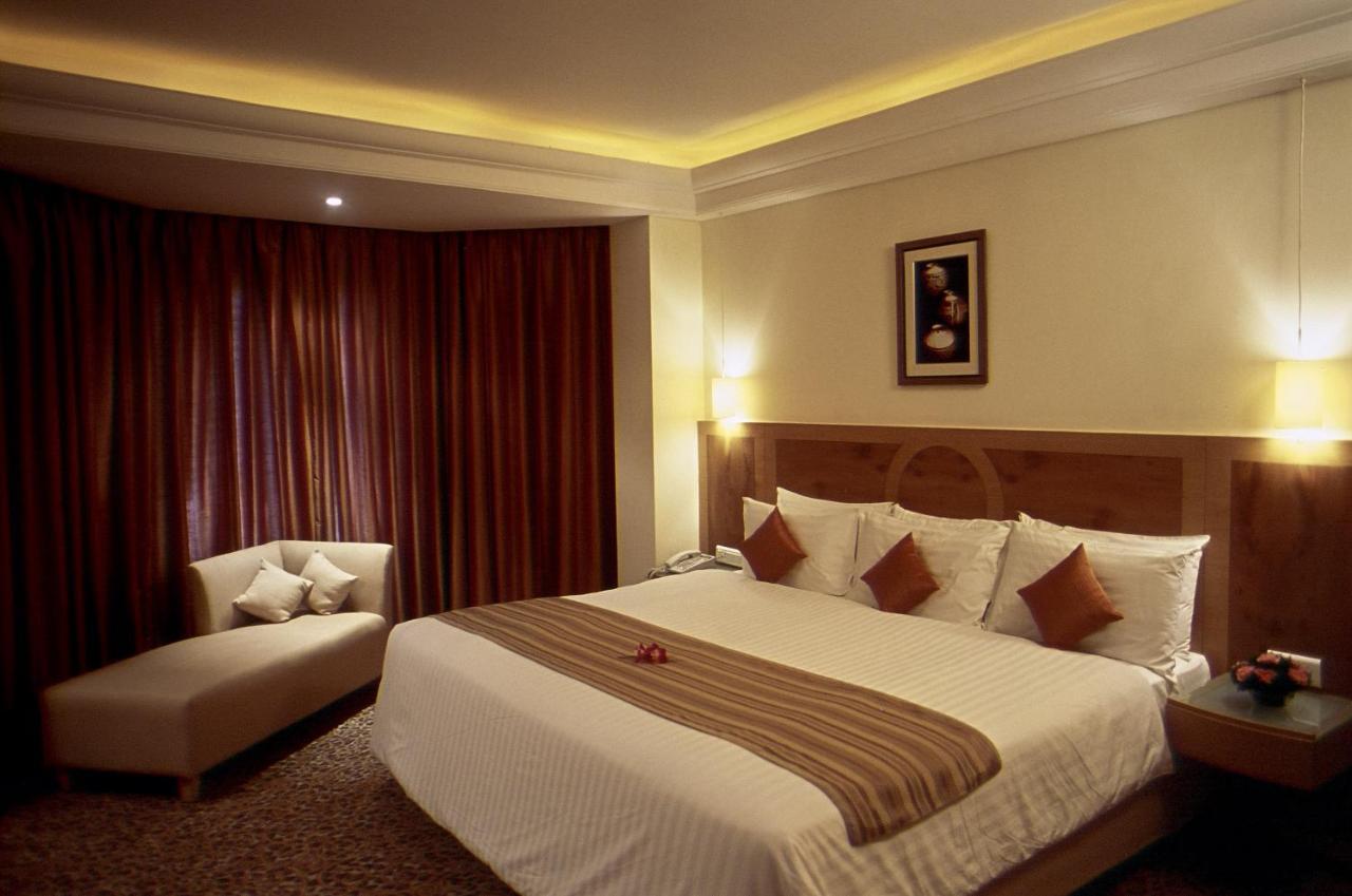 Katriya Hotel&Tower Hyderabad Exterior foto